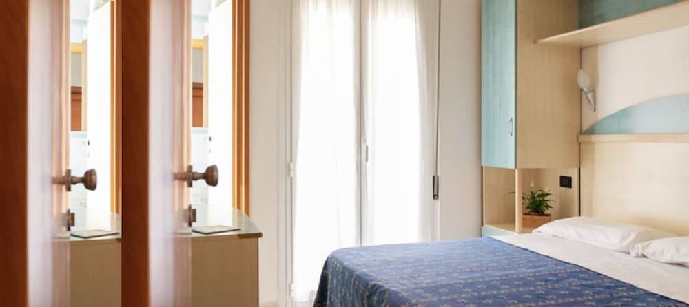 Hotel Kadett Rimini Kültér fotó